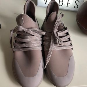 Steve Madden tennis shoes